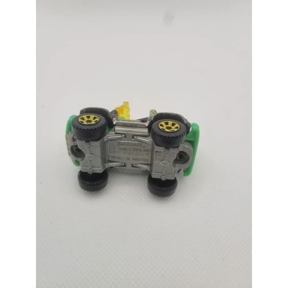 Matchbox Cliff Hanger MB795 Black Neon Green Off-Road 4x4 Diecast Toy Car 1:64